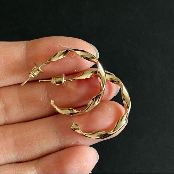 Twisted Gold Hoop Fashion Earrings - NWT - Picture 8 of 8